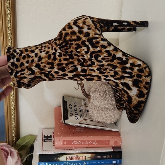 New Leopard print Boots Fall Winter Contemporary Formal Party Holidays Photos - Picture 2 of 11